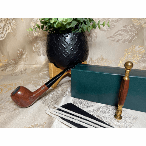 Non System Small Carved Light Brown Pipe