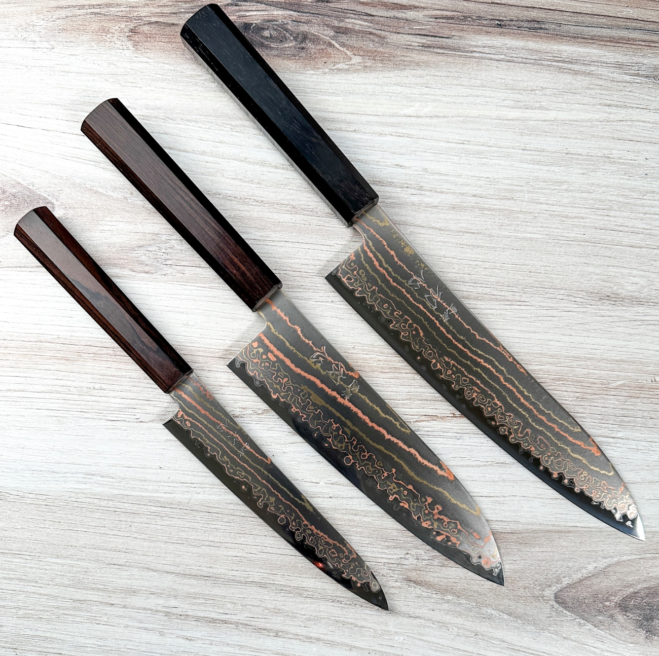 初心HATSUKOKORO 青二鋼 レインボーダマスカス　ペティ15cm黒檀柄 初心HATSUKOKORO 青二鋼 レインボーダマスカス ペティ15cm黒檀柄