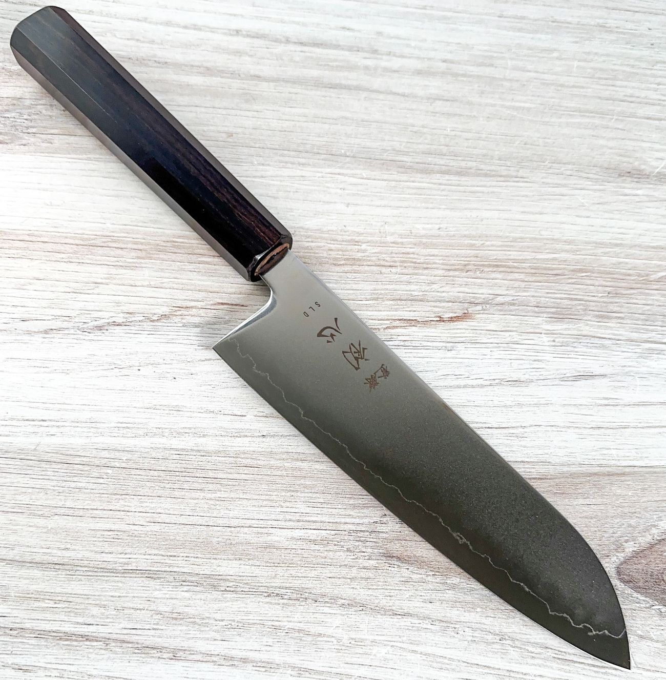 ★Sachi Discover the Hatsukokoro Hikari Santoku 170mm—crafted with