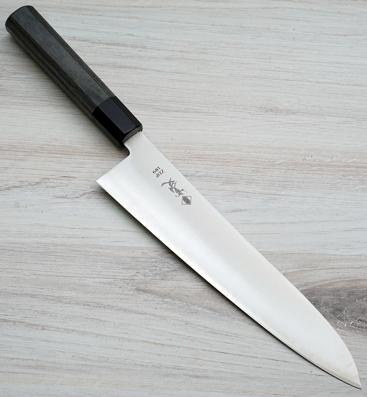 Kanjo Knives