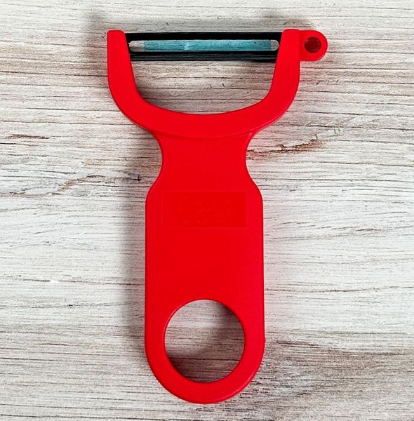 Kuhn Rikon Swiss Carbon Peeler Red