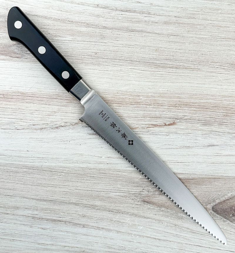 TOJIRO CLASSIC Serrated Bread 215mm