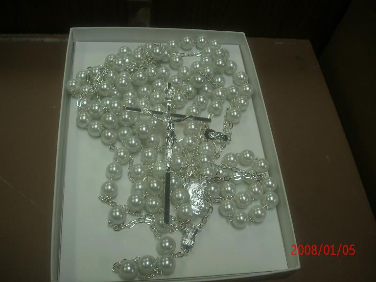 LASSO PEARL & SILVER CRUCIFIX