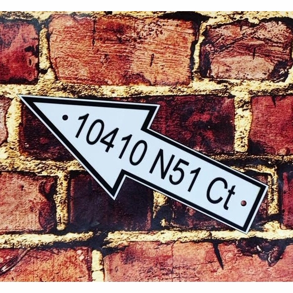 Reflective Arrow Address Sign