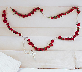 rosary of red roses 
