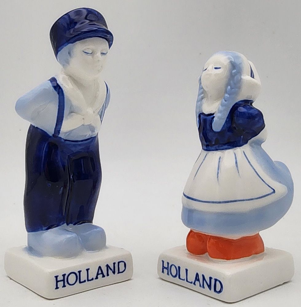 Kissing Couple Salt & Pepper Shaker Set