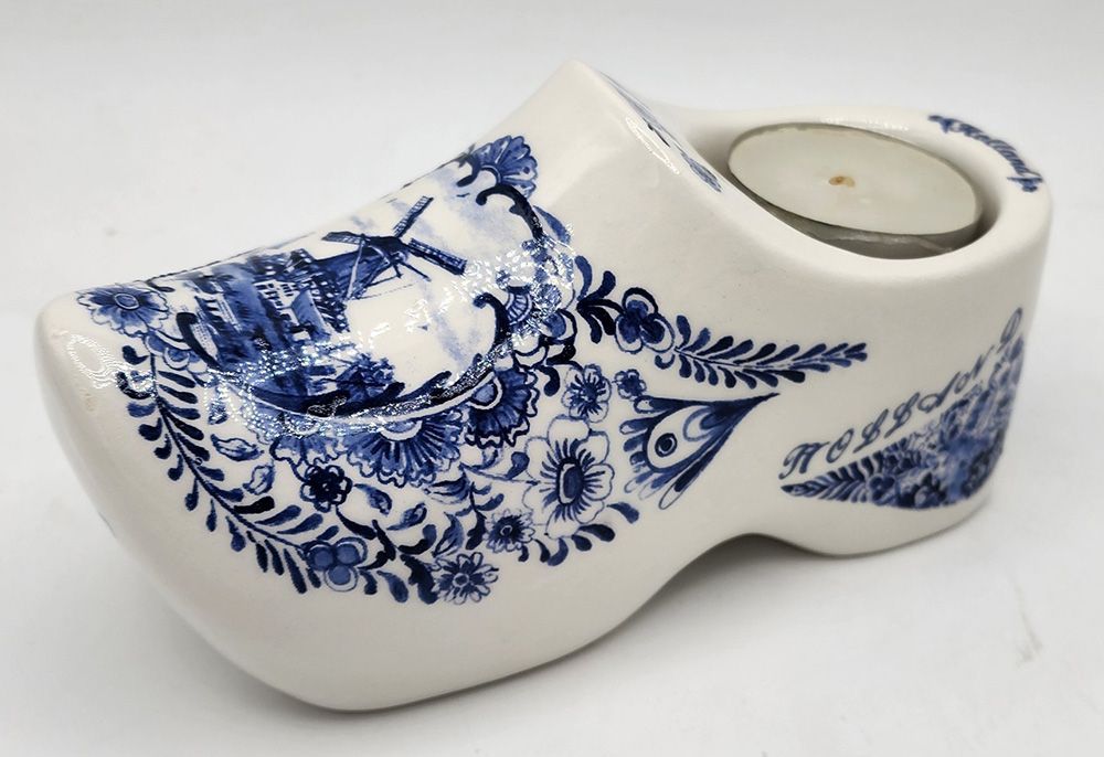 Delft Shoe with Candle