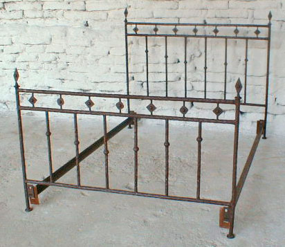 Hammered Arrow Forged Iron Bed