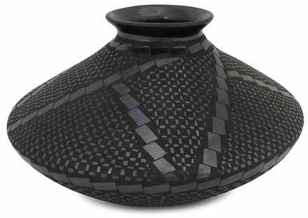 Mata Ortiz Black Geometric Etched Pot