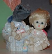 Click - Lizard Toddler Sitting Statuette Figurine