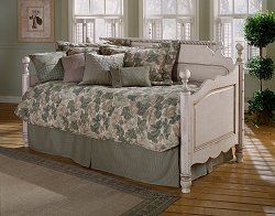 Day Bed - Wilshire Daybed In Antique White - Hillsdale Furniture