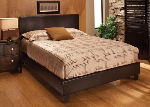 Harbortown King Size Platform Bed in Brown Vinyl - Hillsdale Furniture - 1611BKR