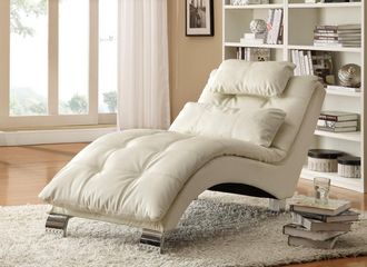 Living Room Chaise with Sophisticated Modern Look - 550078