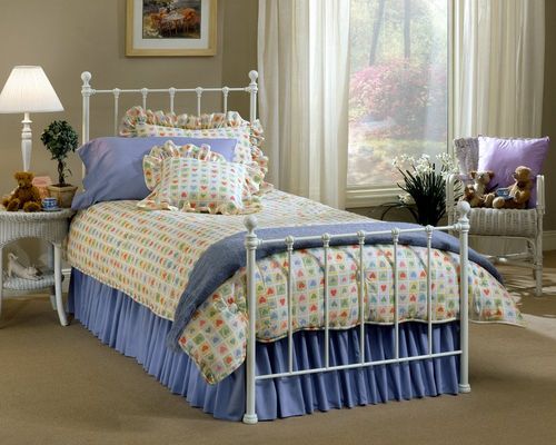 Twin Size Bed - Molly Twin Size Bed in White - Hillsdale Furniture