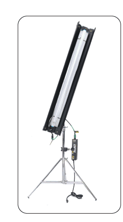 wccf    ロケテ⭐︎P04   ファルコーネ Kino Flo 1 Bank Single Fluorescent Tube - BarnDoor Lighting
