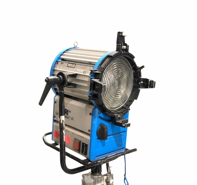 Used Arri 1200w HMI Compact Fresnel Light Fixture Head w/ Barndoors