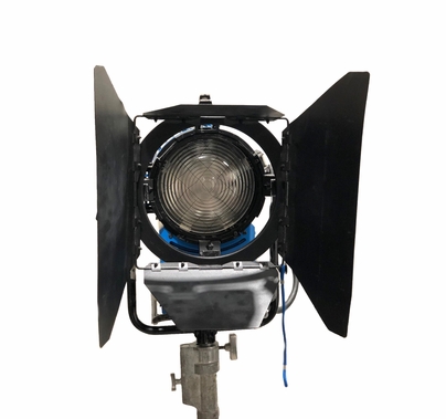 Used Arri 1200w HMI Compact Fresnel Light Fixture Head w/ Barndoors