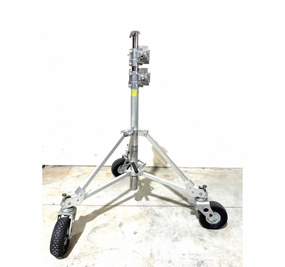 Used Avenger Super Crank Up Light Stand - 12ft