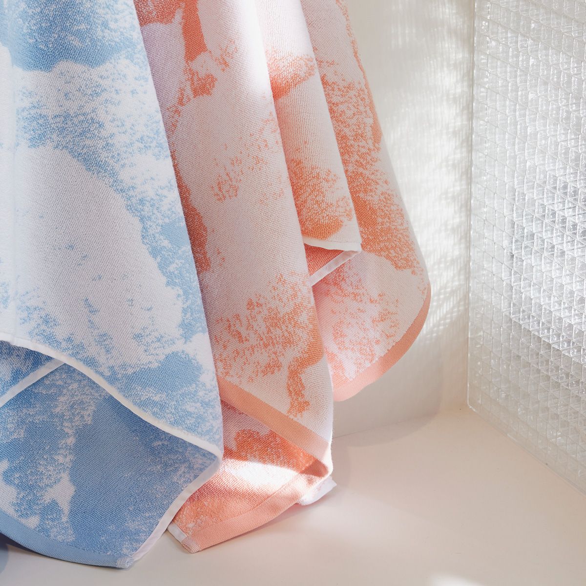 Finlayson Hattara Light Blue / White Bath Towel Finlayson Bath Towels