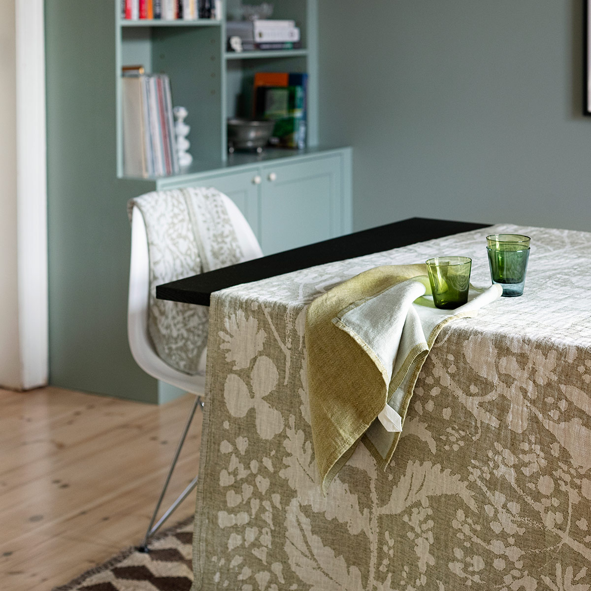 Lapuan Kankurit Villiyrtit Olive / White Tablecloth / Blanket Lapuan