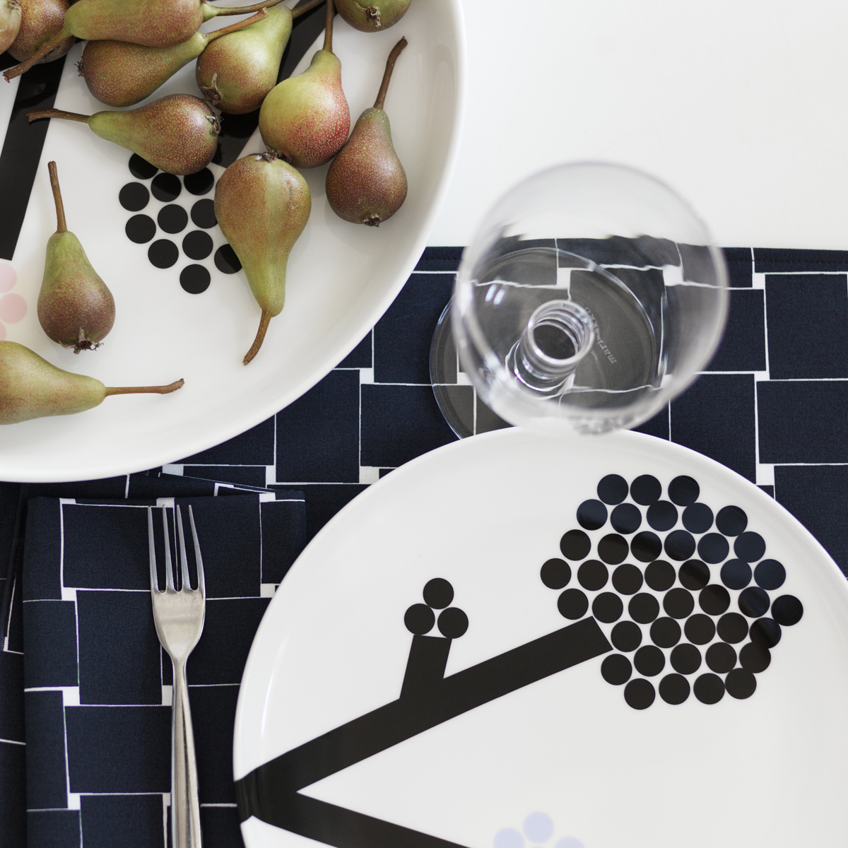 Marimekko Hortensie Black/White Dinner Plate Marimekko Plates