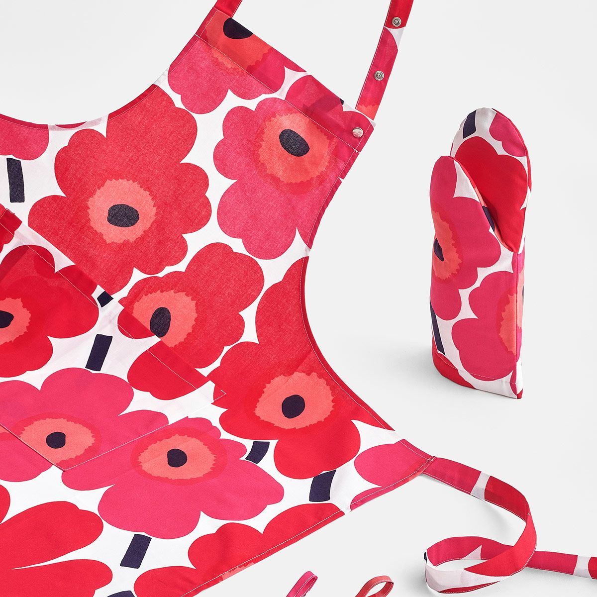Marimekko Red Unikko Oven Mitt Aprons, Oven Mitts, & Pot Holders
