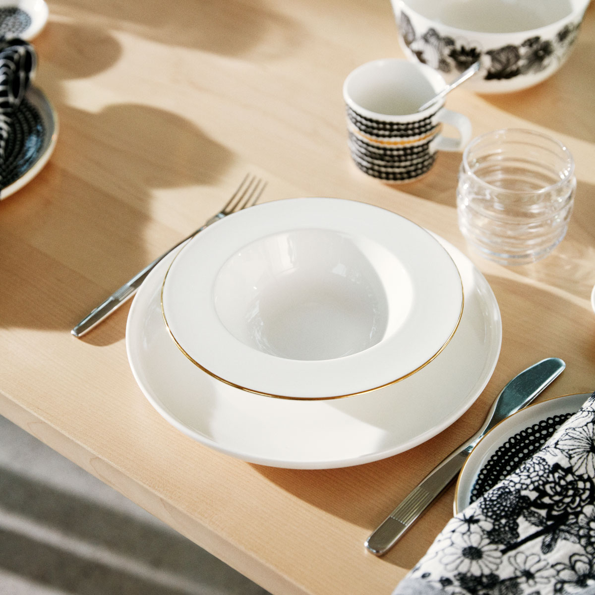 Marimekko Seppelekukat Ecru / Black Cloth Napkin Napkins & Coasters