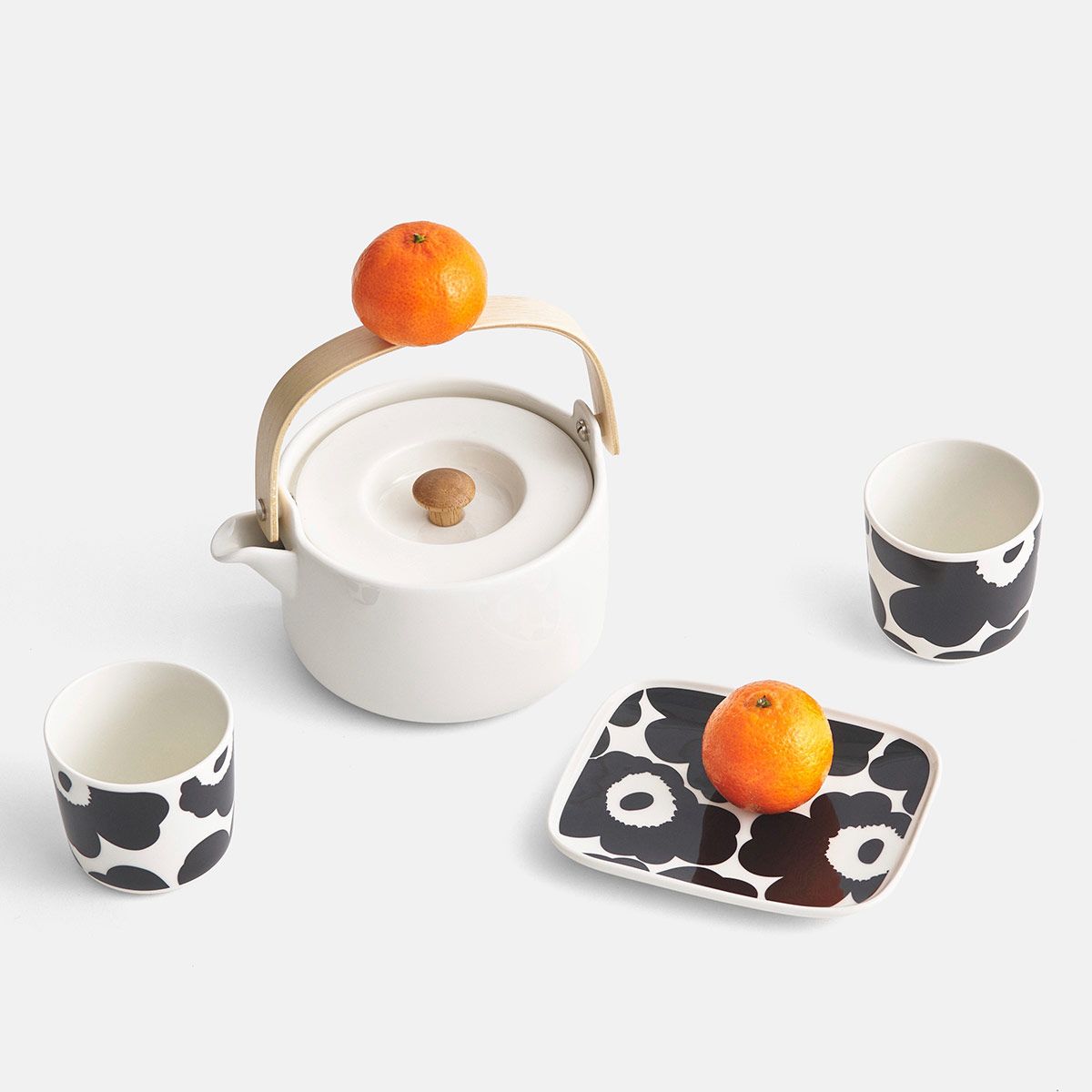 Marimekko Unikko White / Black Small Plate Marimekko Unikko Dinnerware