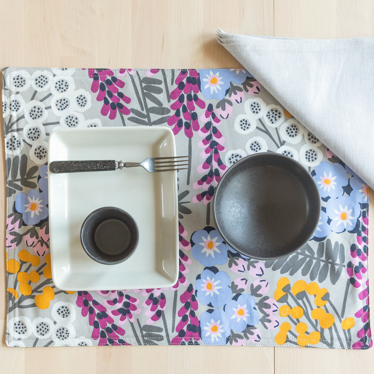 Pentik Hiirenvirna Grey / Multi Acryliccoated Placemat Placemats