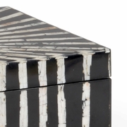 384451 Chelsea House 4.5in. Wood Razor Shell Box with Black/White Razor Shell Finish