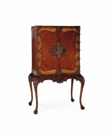 492218 Jonathan Charles Windsor Queen Anne Writing Cabinet With Fine Brass Hardware