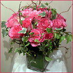 pink roses compact w. ivy square vase 
