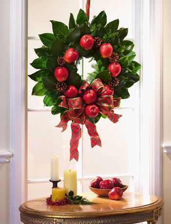 T078-02 Apple Magnolia Wreath