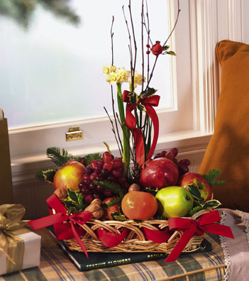 T085-02 Fruit Basket with Narcissus