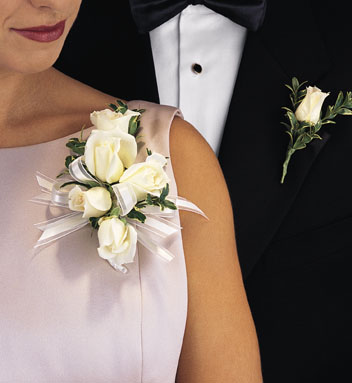 T089-01 Rose Corsage