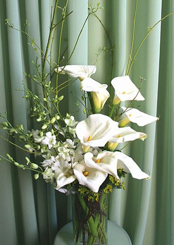 The FTD� Touching Thoughts� Arrangement