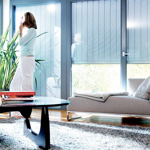 Draper s_onro&reg; Daylighting Shutter System