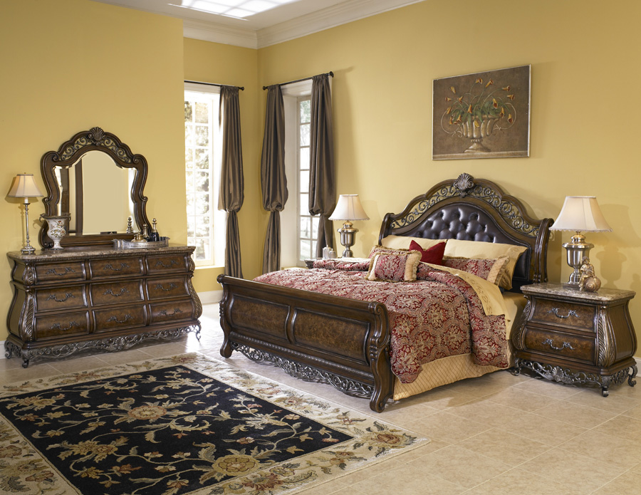 Pulaski Birkhaven King 5pc Sleigh Bedroom Set - 991180-991181
