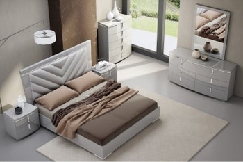New York Queen Platform Bed