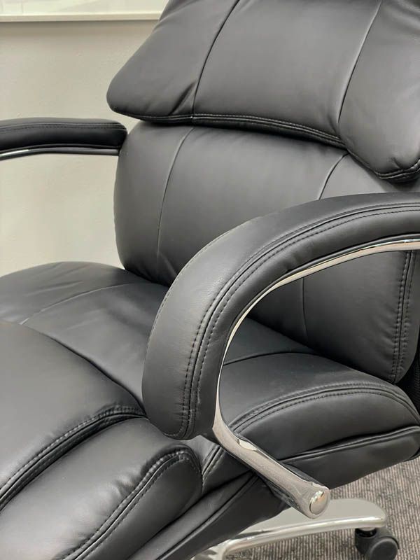 500Pound Capacity Black Leather HeavyDuty Executive Chair