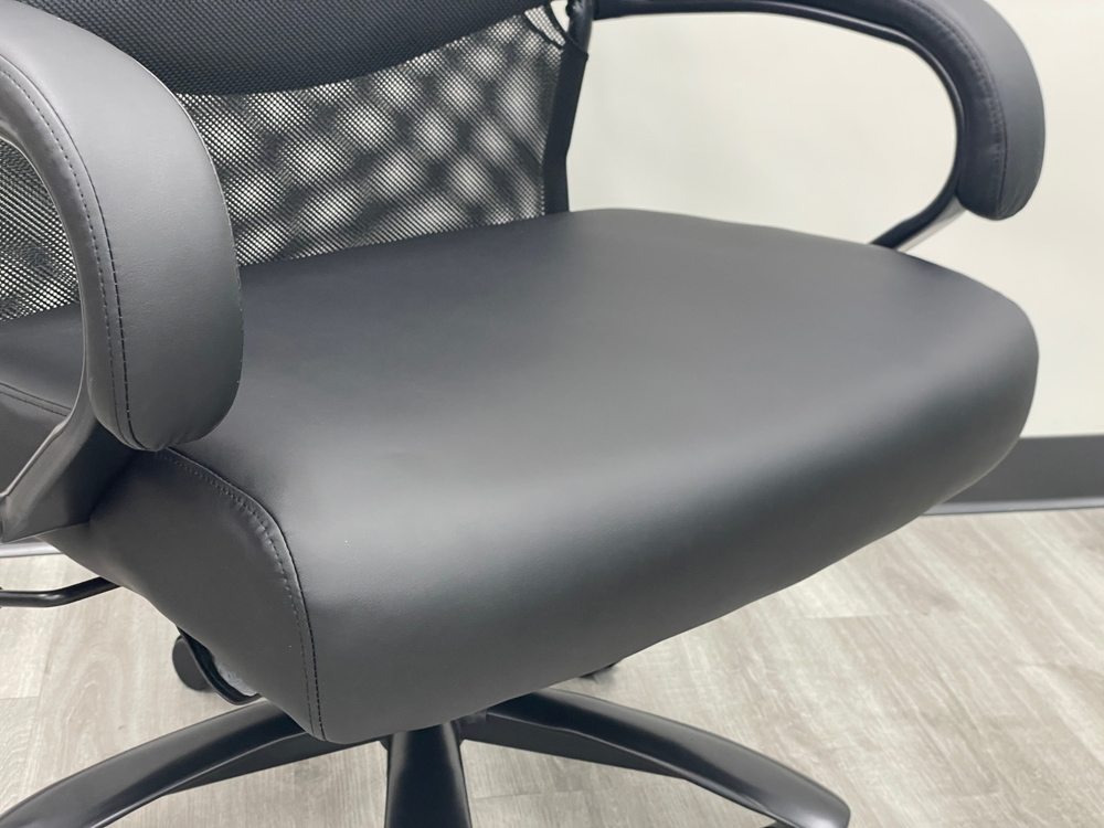 500Pound Capacity Big & Tall Mesh Office Chair w/ Massage and Vinyl Seat 28Inch Wide Seat