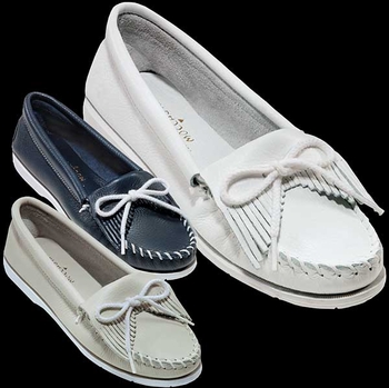 Minnetonka Moccasin - Kilty Cowhide