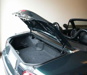 <FONT COLOR=" FF0000">*CLEARANCE ITEM*</FONT> Mazda MX-5 Miata Trunk Lift Kit