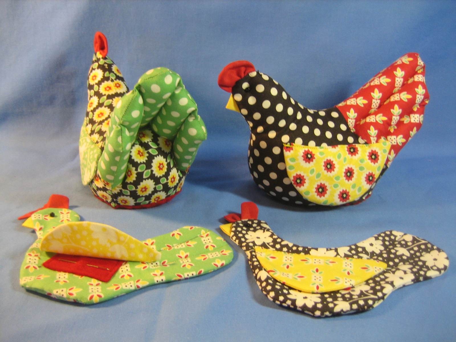 chicken-pincushion-and-needle-hen