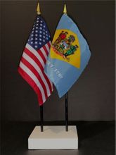 Delaware and US Flag Desk Set
