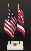 Hawaii and US Flag Executive Desk Set