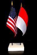 Indonesia and US Flag Desk Set