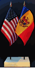 Moldova and US Flag Desk Set