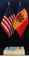 Moldova and US Flag Desk Set