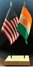 Niger and US Flag Desk Set